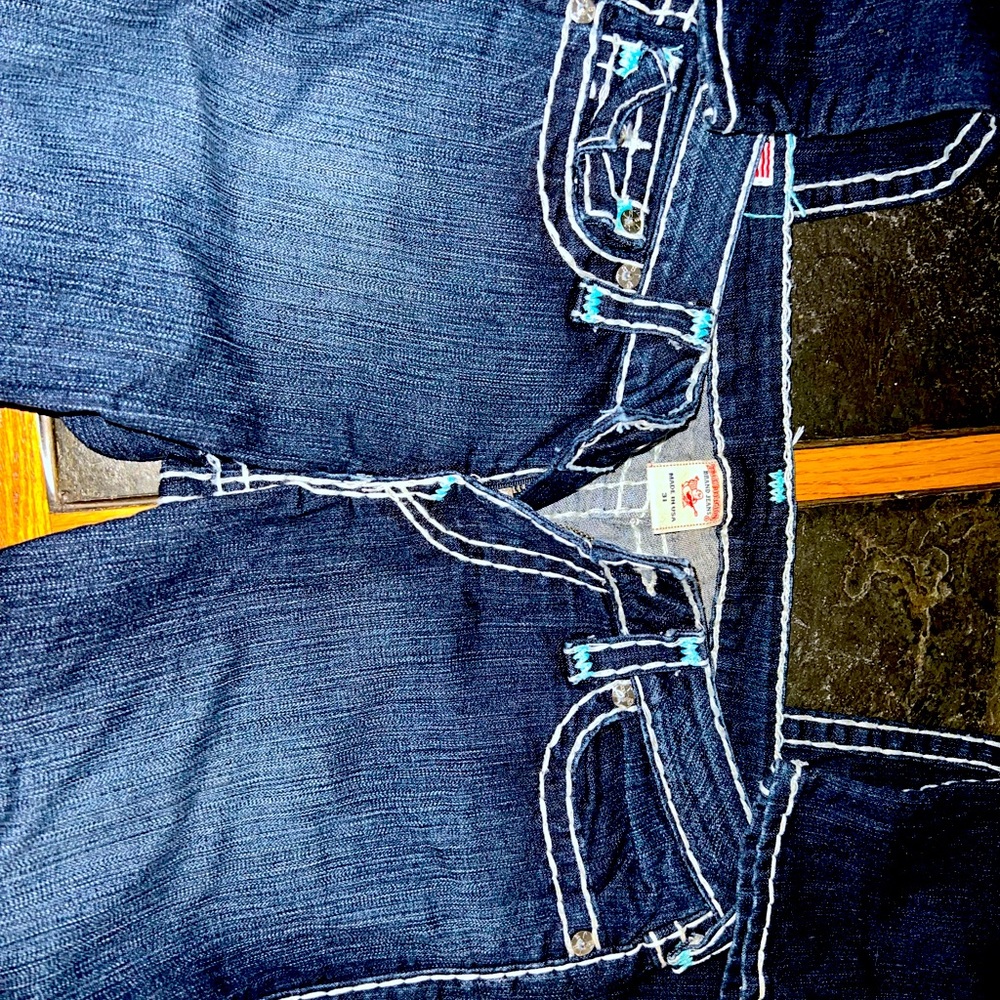 True Religion size 31 skinny jeans with turquoise accent stitching